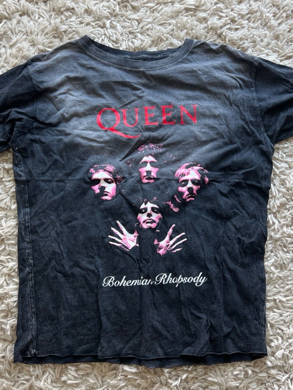 Que Black Graphic Tee with Pink Queen Artwork